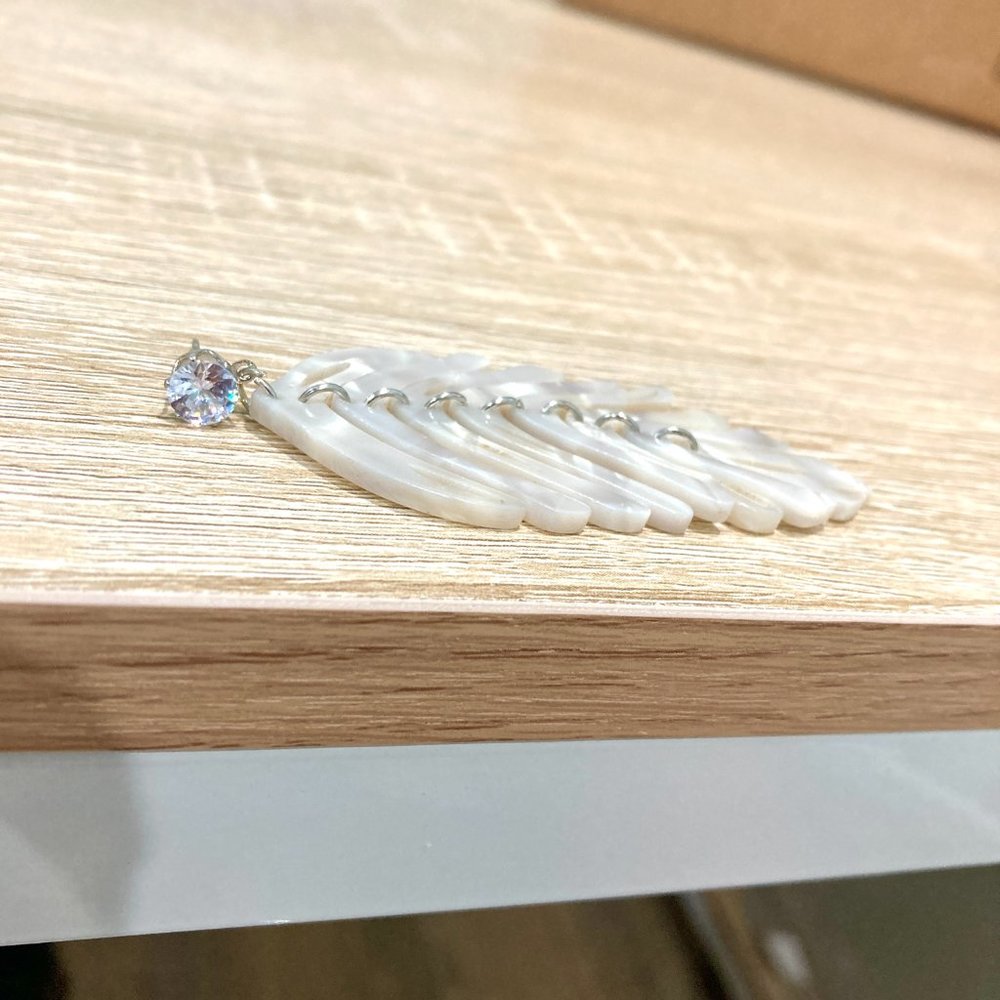 Tropical Leaf White/Cream Tortoise Shell Dangle Earrings - Picture 5 of 5